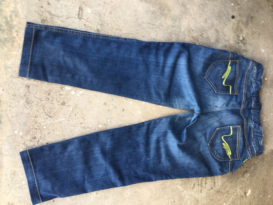 Calças de ganga em bom estado