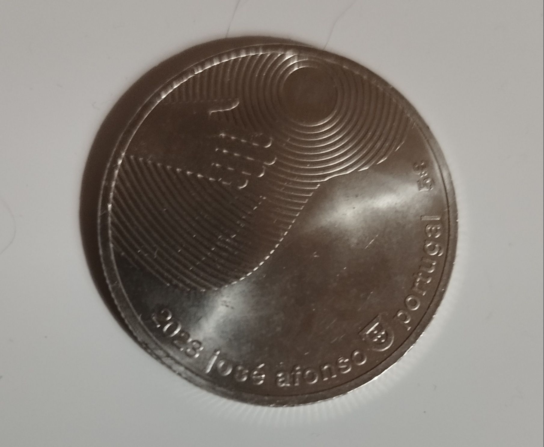 Moeda €5.00 nova  portuguesa comemorativa de José Afonso.