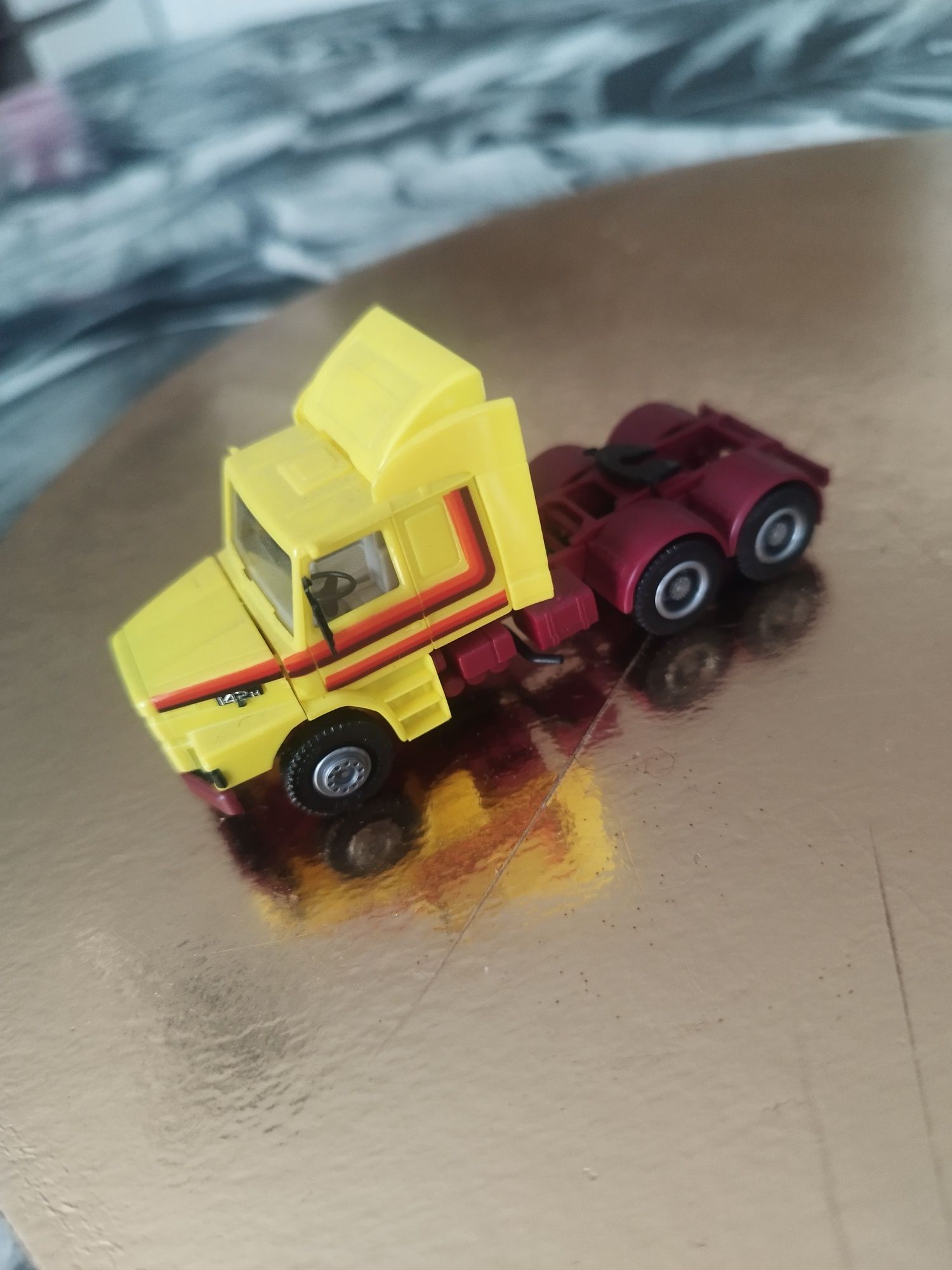 Herpa1:87  844001 SCANIA 142E V8 Hauber trattore stradale 6x4