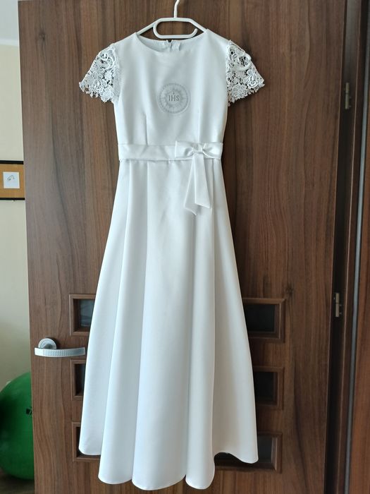 Sprzedam sukienkę komunijną z akcesoriami, rozmiar 128/134 z bolerkiem