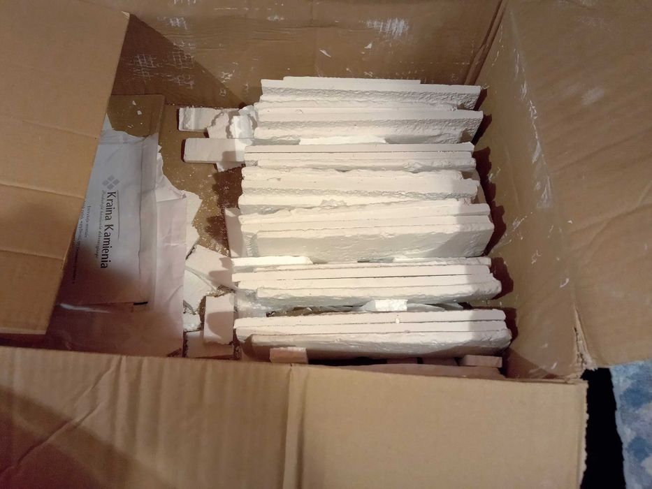 Cegła, cegiełki ozdobne gipsowe z fugą, stara cegła kolor biały