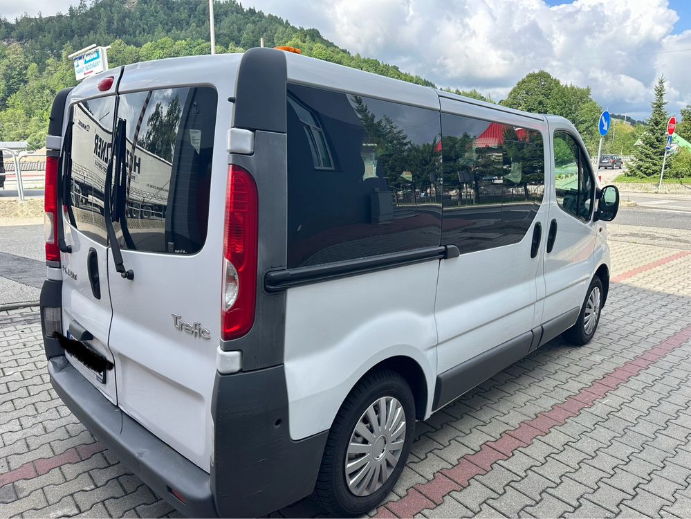 Renault Trafic 2.0 DCI 9 osób klima zadbany Środek jak nowy 2x koła