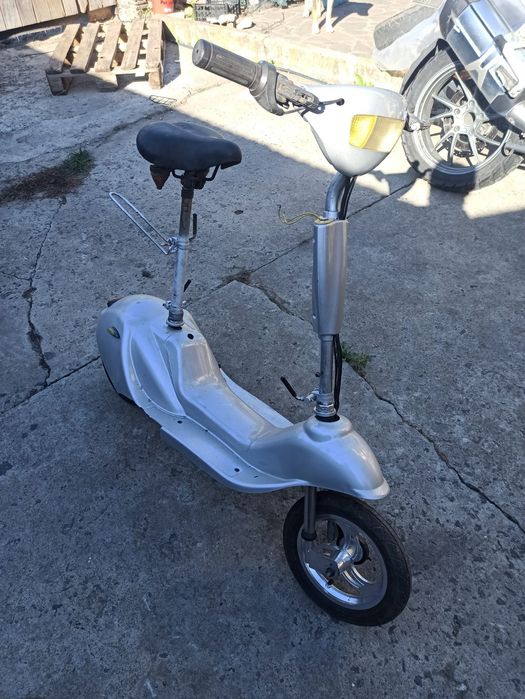 Продам самокат, на електро приводі, в ідеальному стані