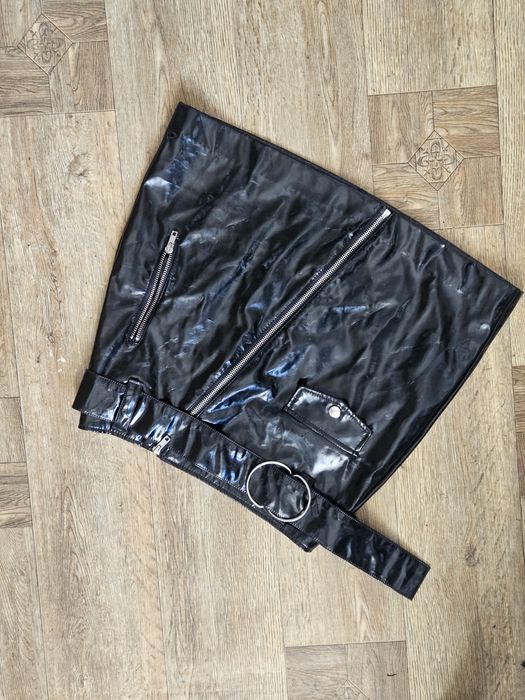 Спідниця демісезон H&M 38 лакова