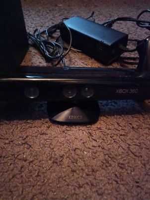 Xbox 360 + kinect + kable zasilające + 9 gier