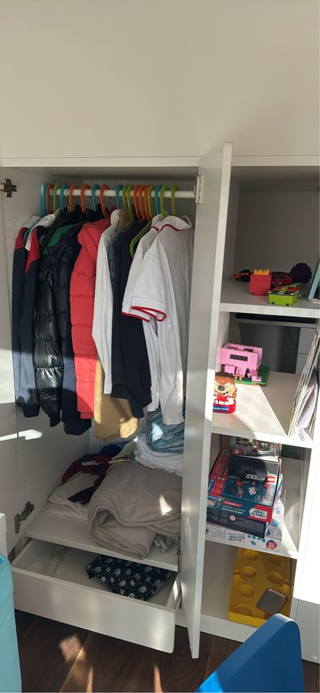 Cama andar com guarda roupa e secretaria