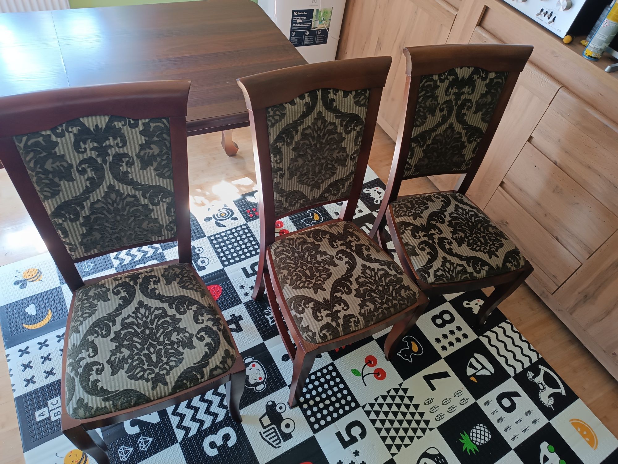 Stół  rozkładany 160x80 plus 6 krzeseł