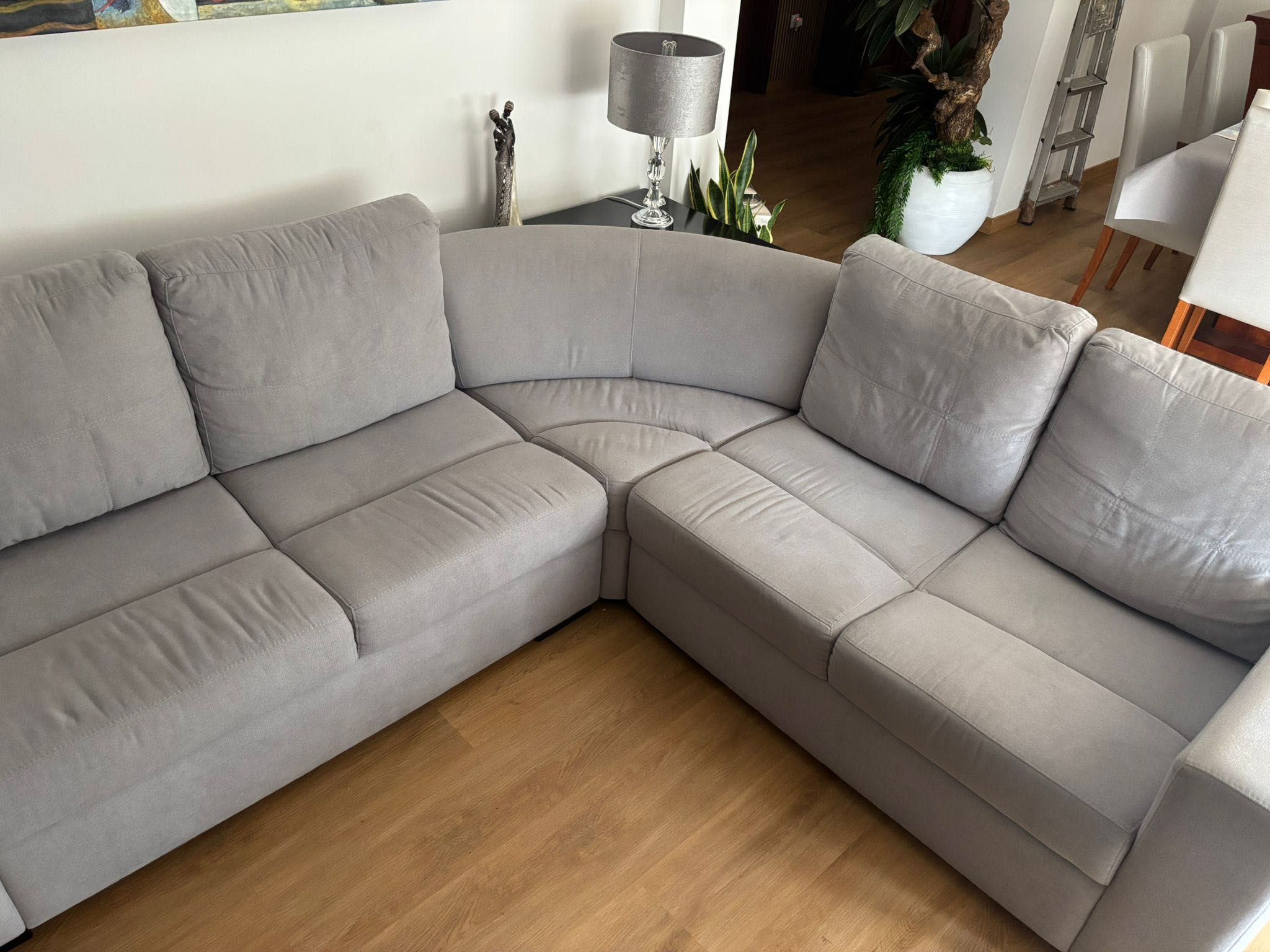 Sofá de Canto 5 Lugares – Tecido Suede Cinza Claro – Ótimo Estado