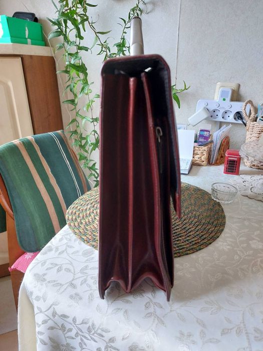 Чоловічий шкіряний портфель