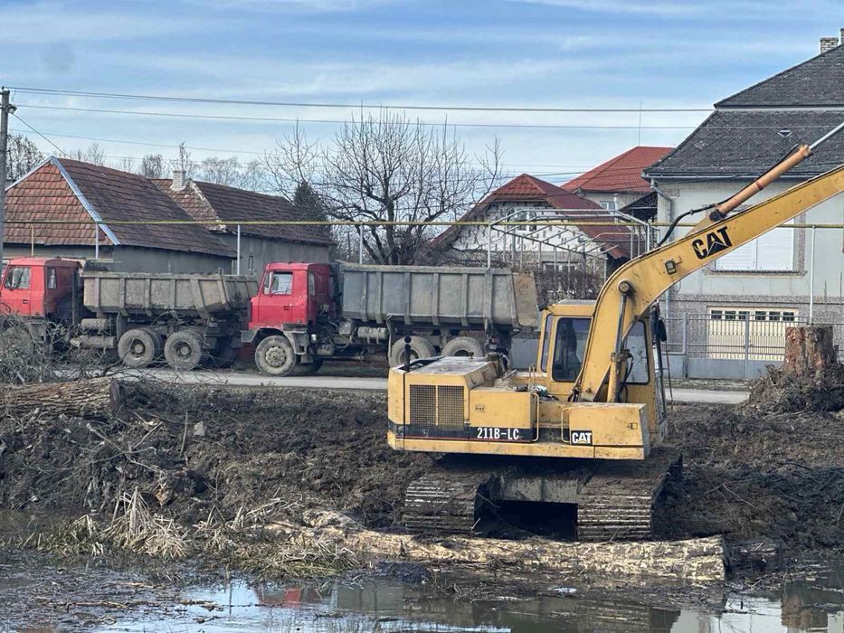 Продам екскаватор Cat 211L (болотний)