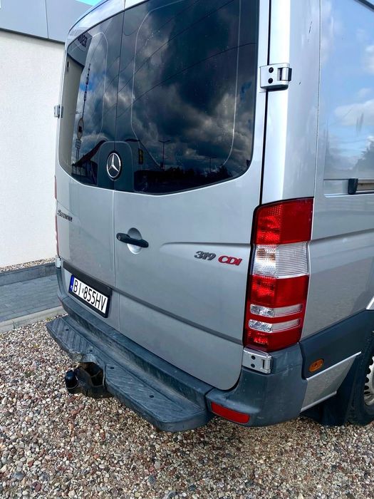 Wynajem busów - bez dni wolnych, bez kaucji, bez limitu kilometrów