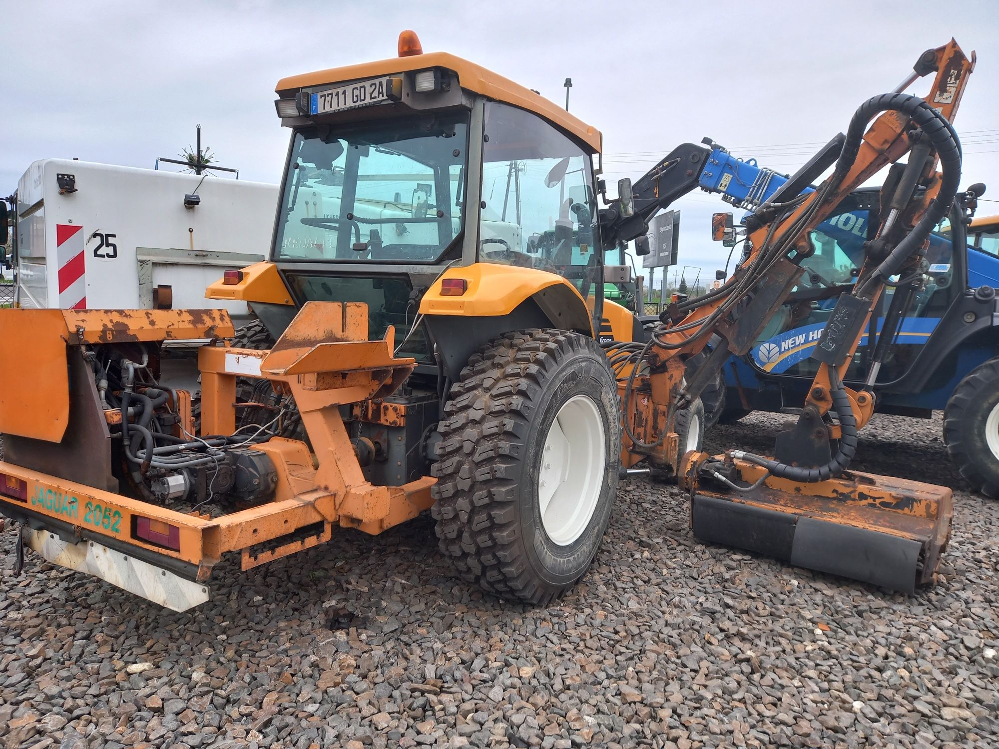 Renault ergos silnik john deere z kosiarka do koszenia rowów poboczy