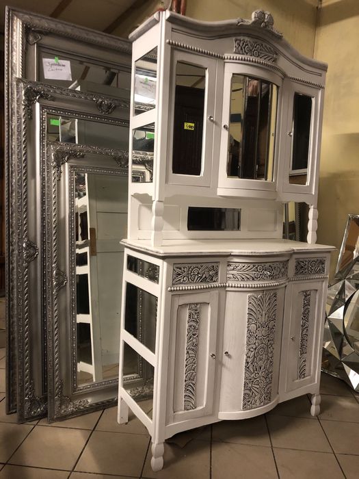 Kredens  biały lustro kryształki. Po renowacji