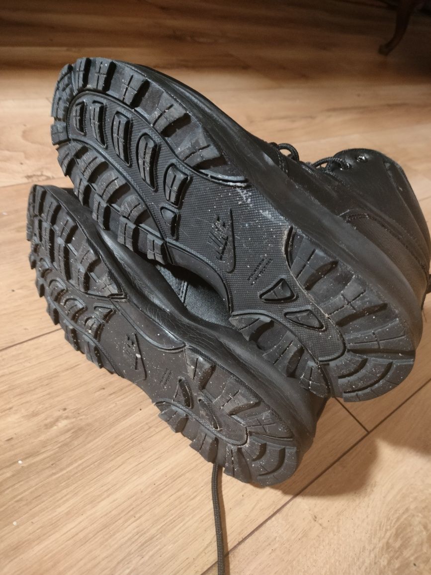 Młodzieżowe buty Nike- sneakersy Manoa