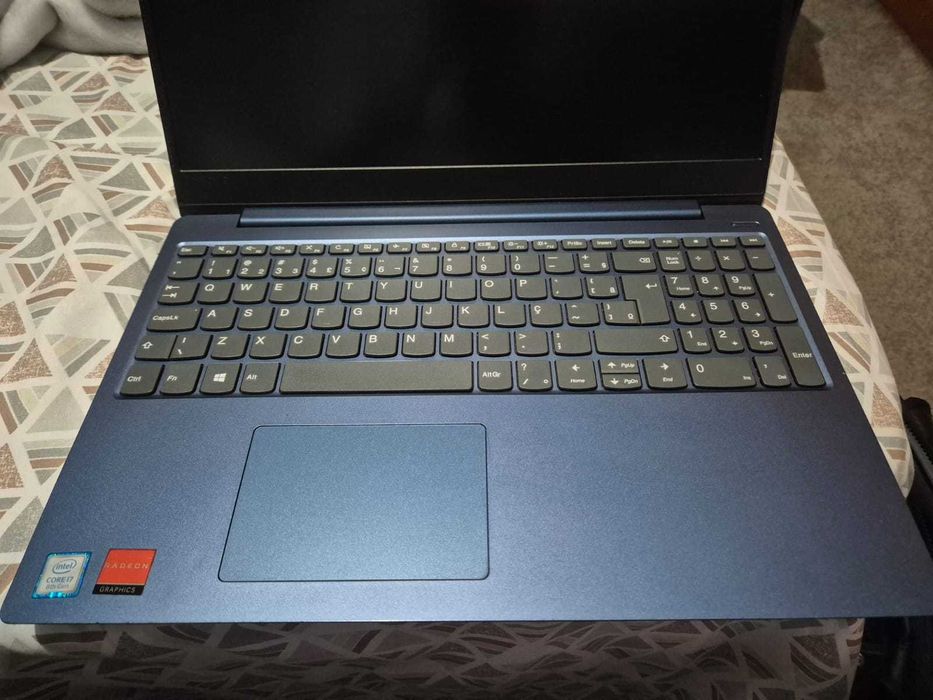 Portátil LENOVO IdeaPad 330S-15IKB