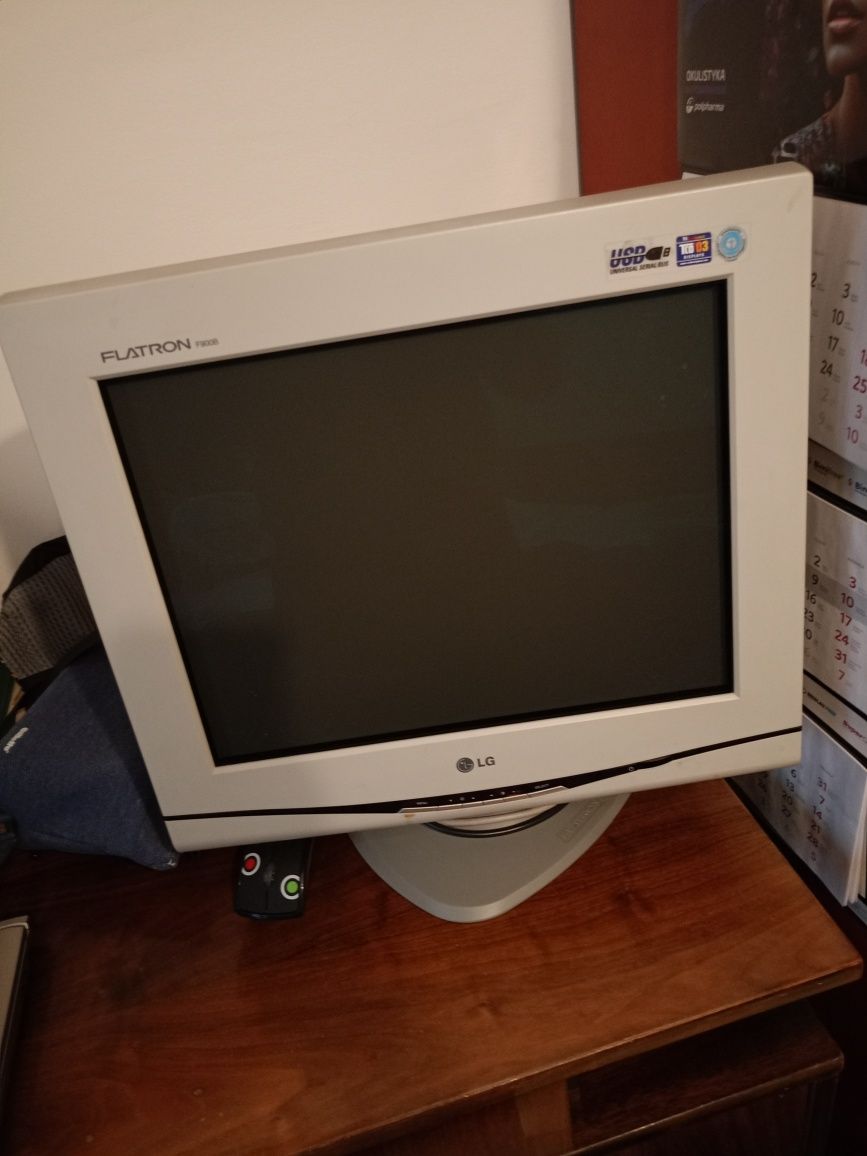 LG crt flatron F900B monitor