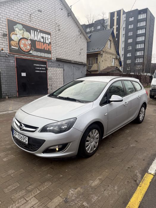 Opel Astra 2013 год 1.7 дизель механика