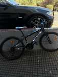 Bicicleta Berg Preta com Detalhes Azuis – Bom Estado