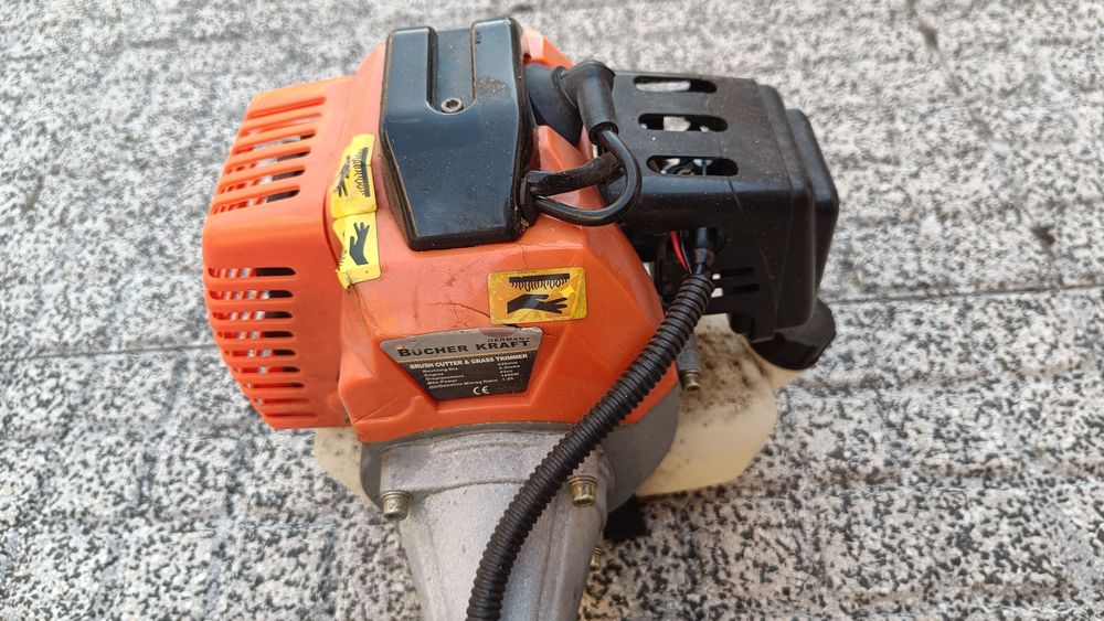 Roçadeira de relva a gasolina - BÜCHER KRAFT.