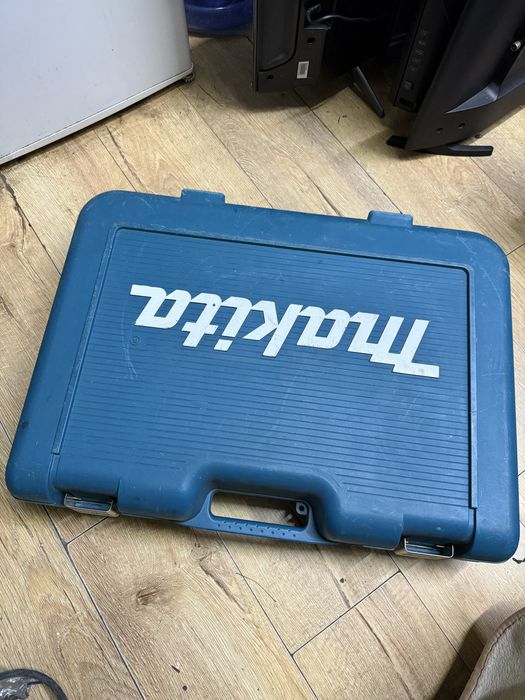 Перфоратор Makita HR4002