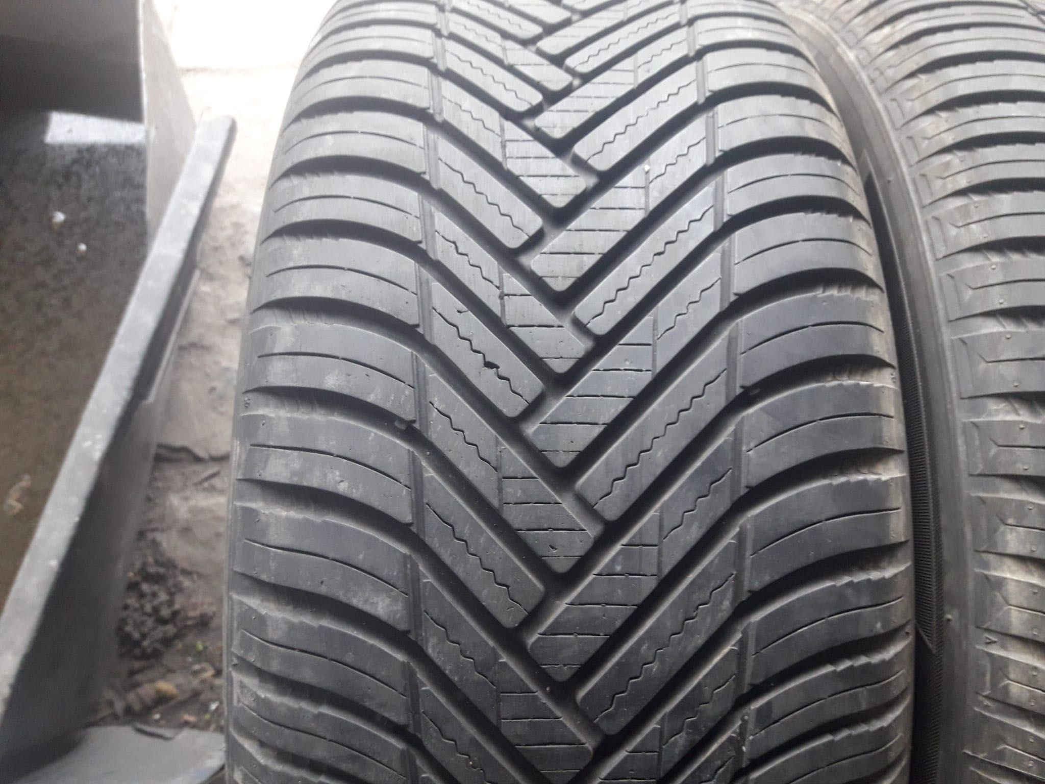 Opony całoroczne 235/50R18 101V Hankook