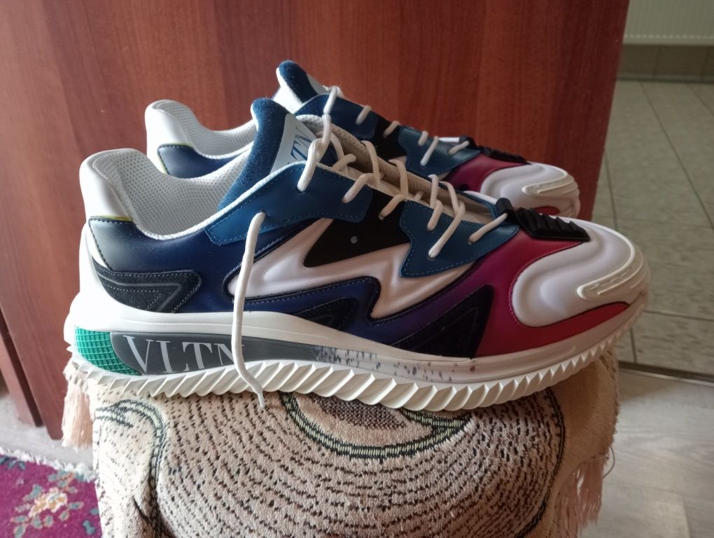 Кросовки Valentino