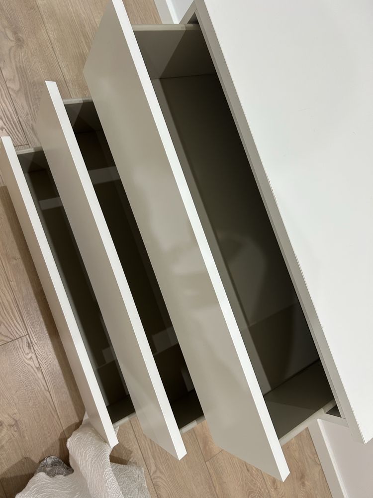 Comoda MALM 3 gavetas (bom estado)