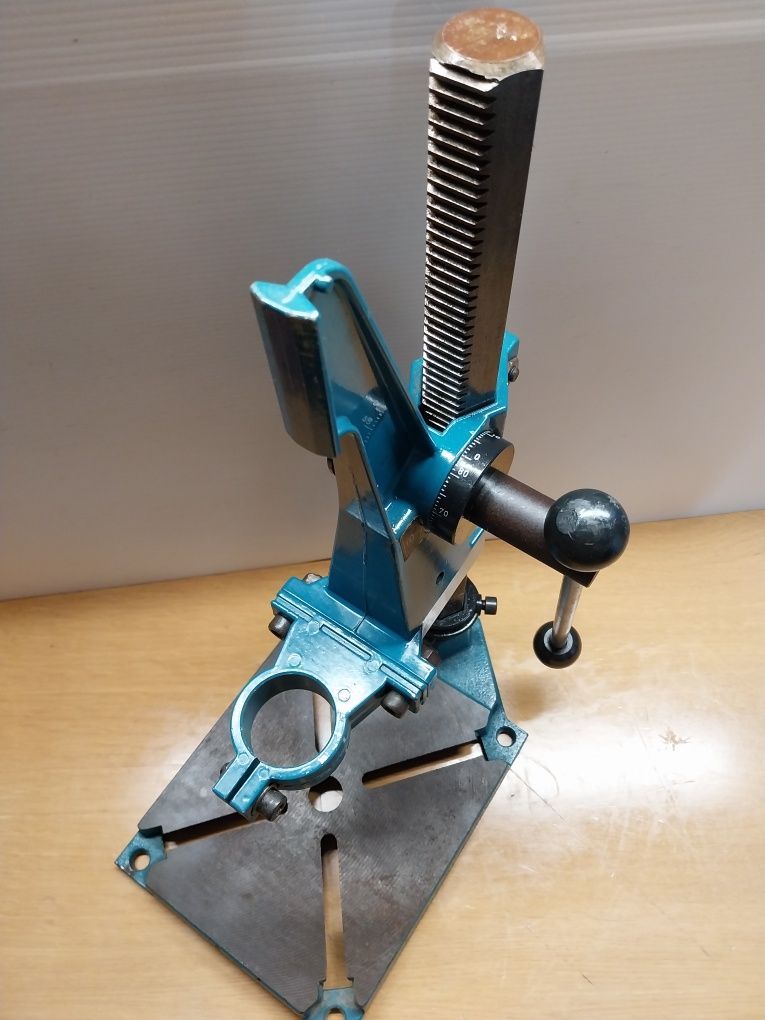 Suporte para berbequim vertical Black & Decker