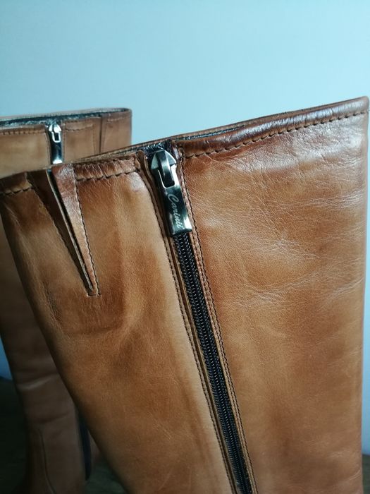 Przepiękne długie buty firmy CARINII w kolorze camel wiosna 2025
PRODU