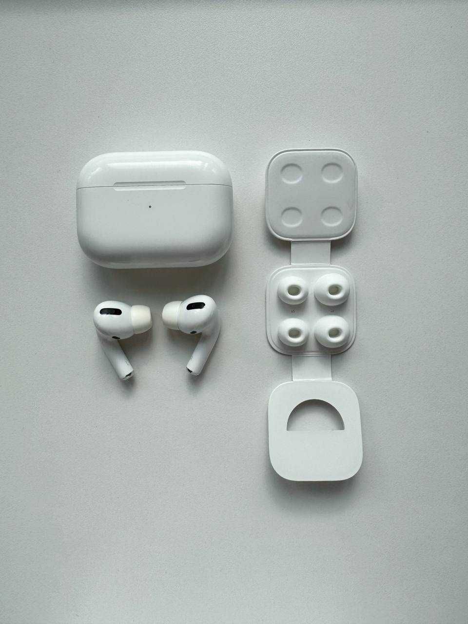 Навушники AirPods Pro 1 generation (тільки лівий навушник робочий)