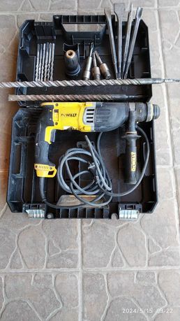 Dewalt  25144K   Wiertarka   Udarowa   SDS  Plus  i  narzędzia.