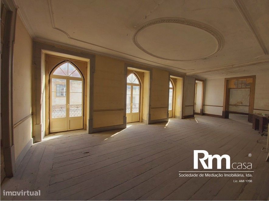 Magnifico prédio devoluto na Rua da Sofia, Largo do Terreiro da Erva