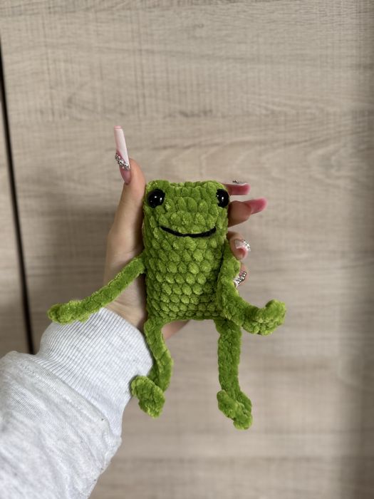 Maskotka żabki na szydełku