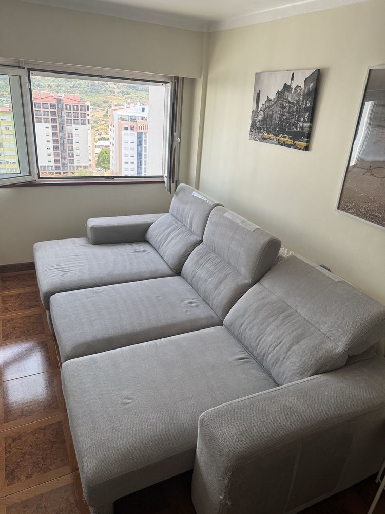 Sofá chaise-longue cinza - GATO PRETO