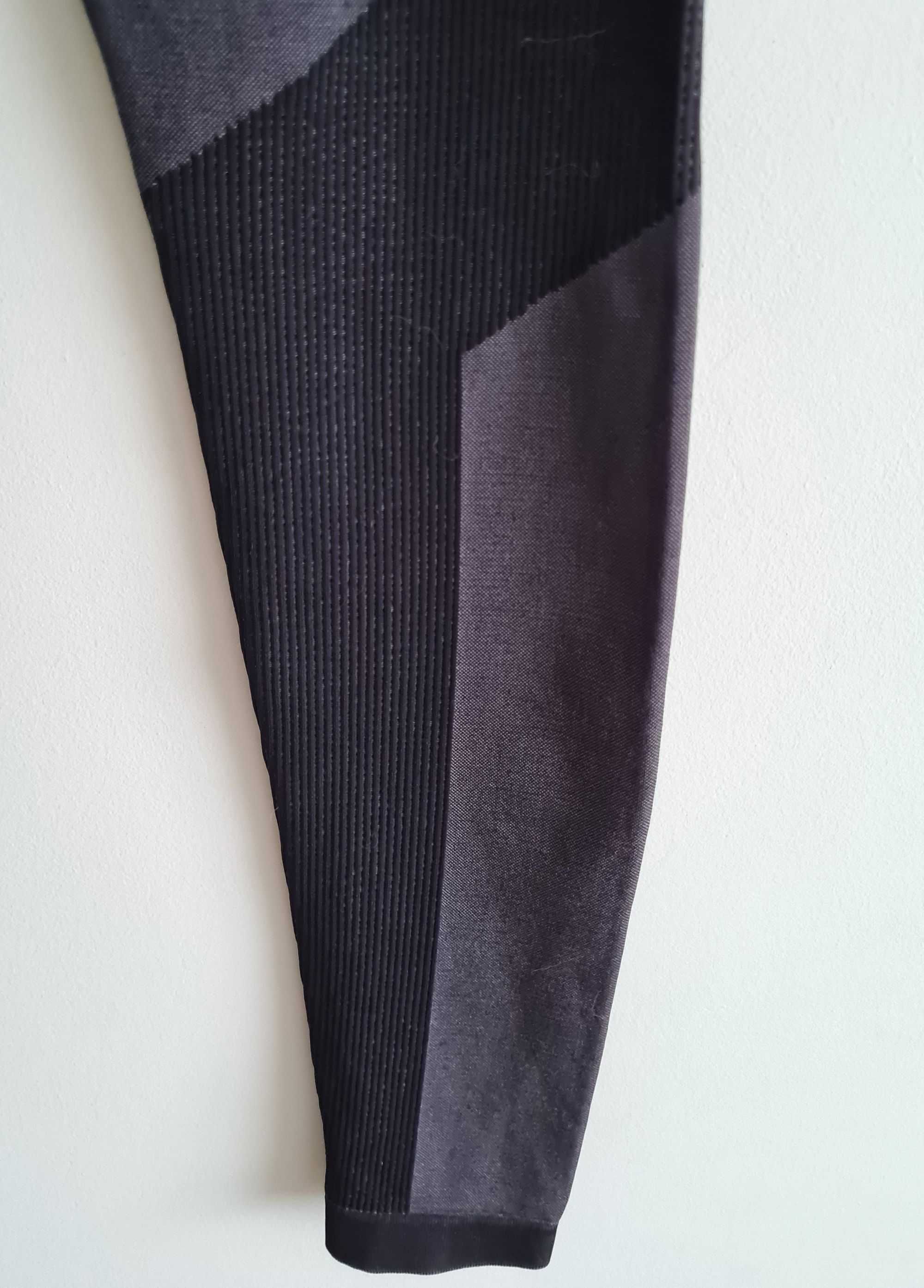 Modelujące legginsy sportowe Stradivarius S