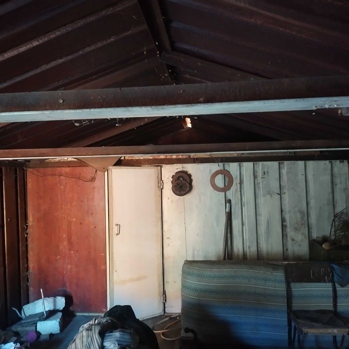 Гараж металевий з місцем