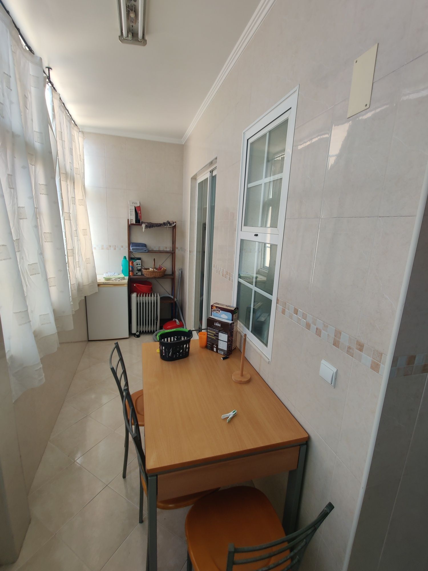 Aluga-se quarto a Rapariga a 1min a pé do técnico