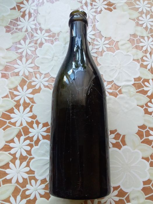 Продам бутылку 30-х  годов