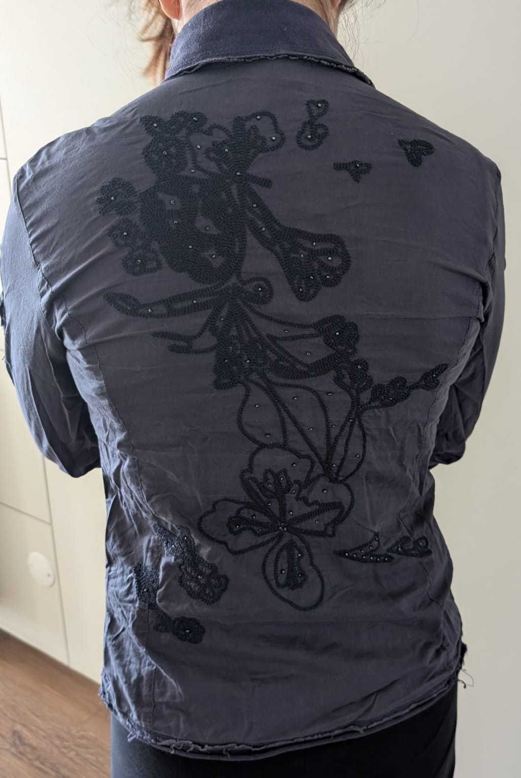 Camisa azul bordada