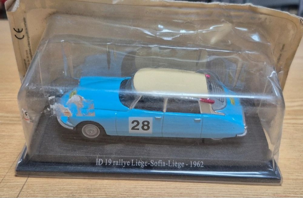 Miniatura Citroën em escala 1/43