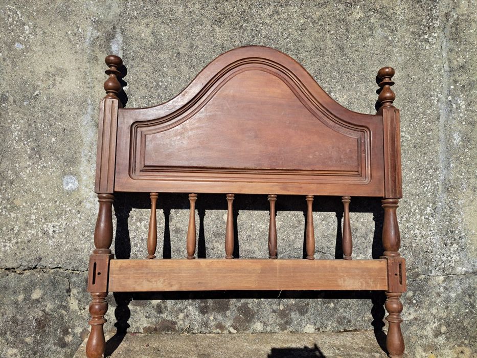 Cabeceira de cama individual - estilo antigo