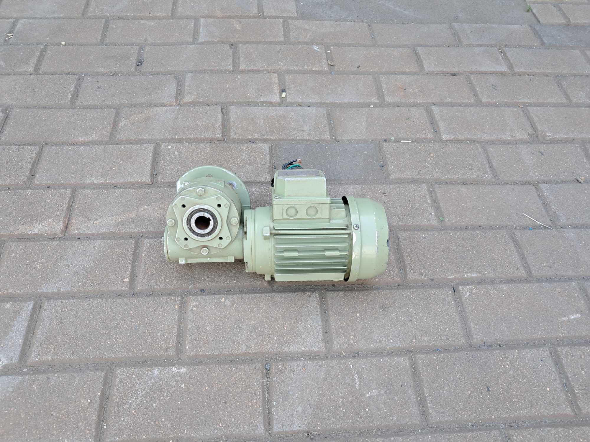 Motoreduktor, przekładnia 0,18kw obroty 91. Wysyłka