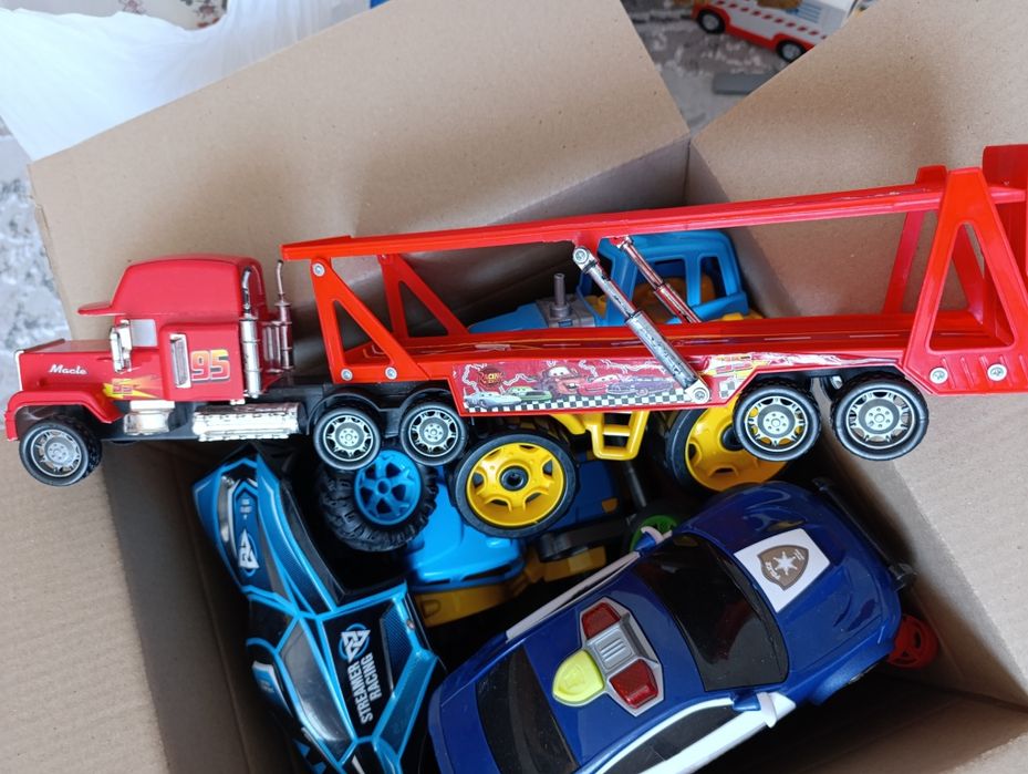 Ящик великих машинок, лот машинок