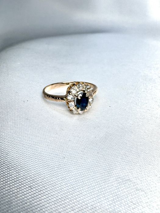 Золота радянська каблучка з діамантами та сапфіром