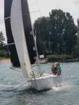 Jacht zaglowy Jeanneau FUN - kabinowy sportowy