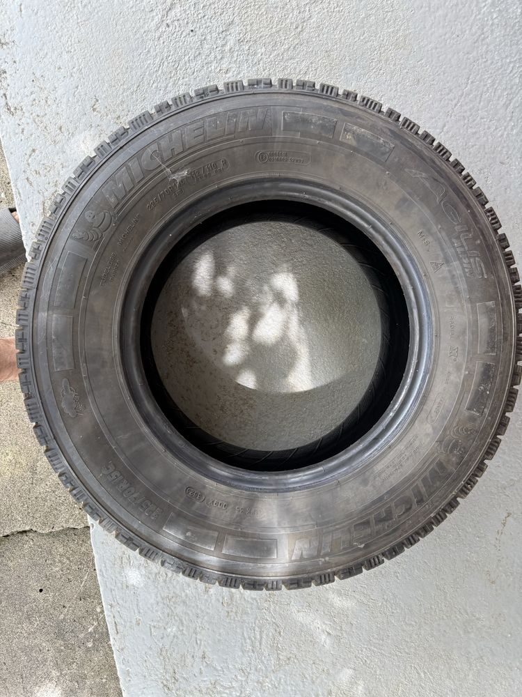 Продам автошини Michelin 225/70R15C зима