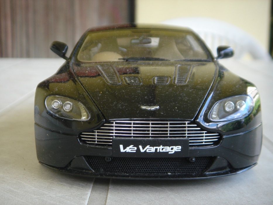 Aston Martin V 12 Vantage AUTO art 1/18