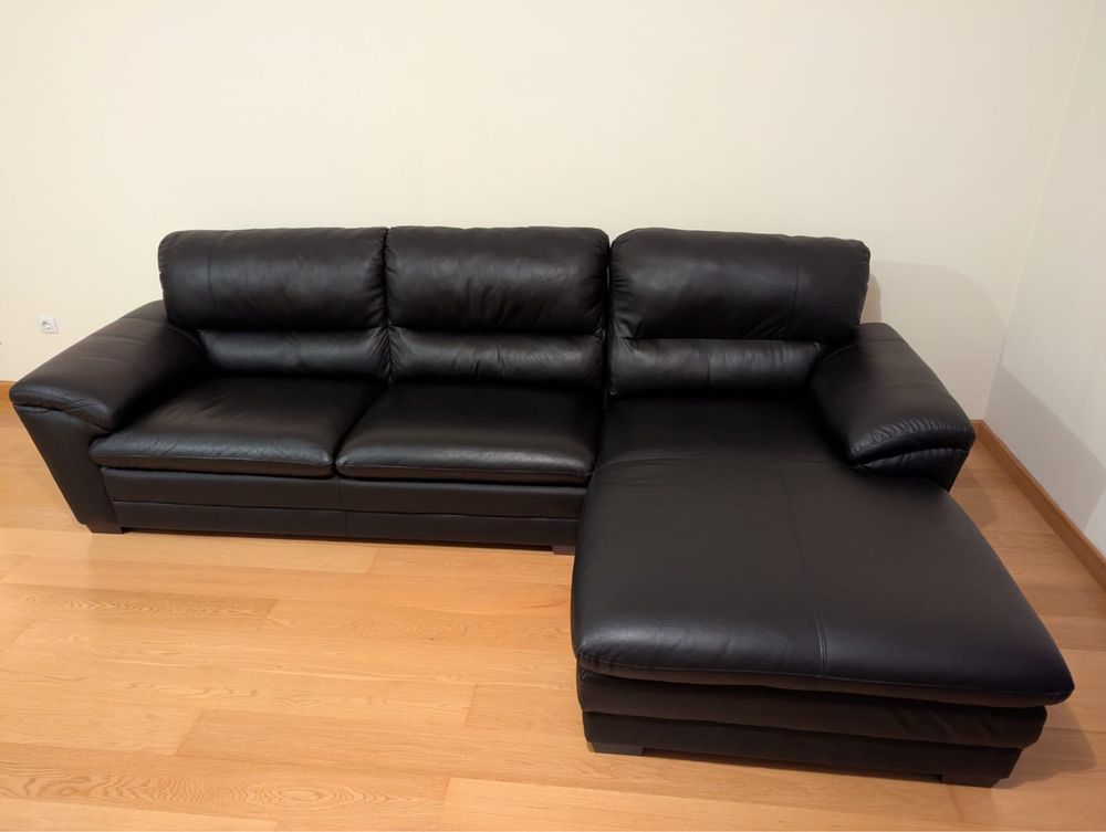 Sofa em pele genuina da Aquinos