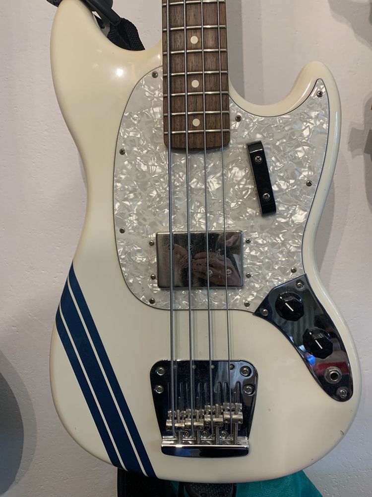 Bass Fender Mustang Pawn Shop