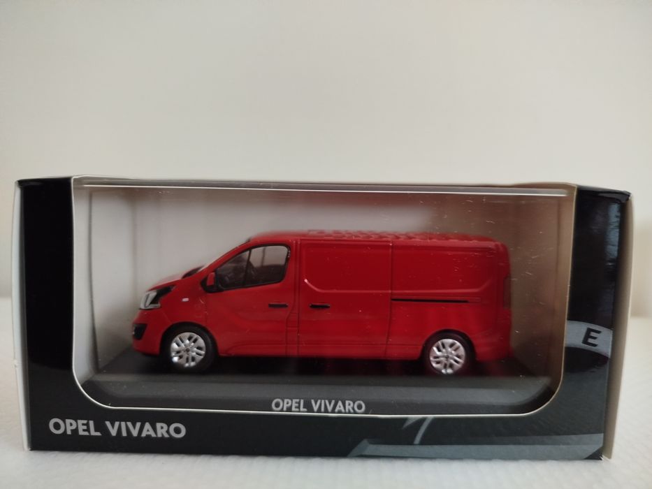 Miniatura Opel Vivaro 1/43 Nova